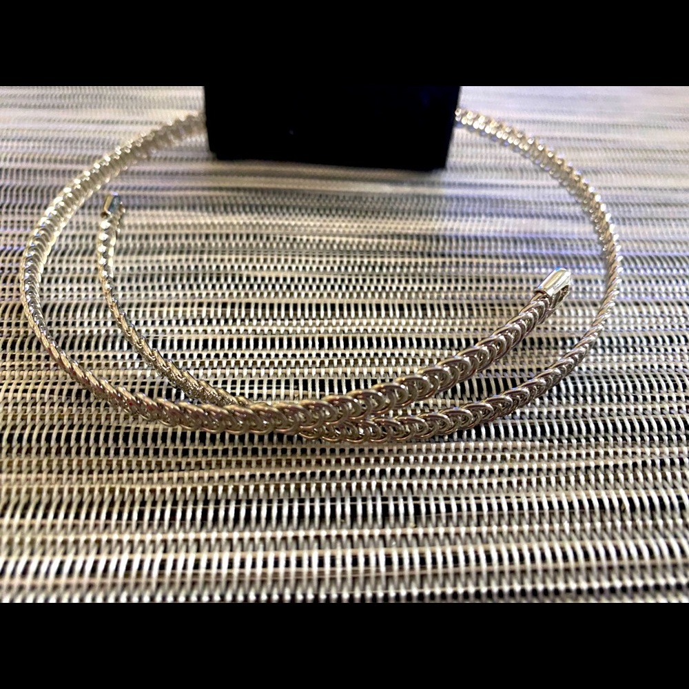 Choker necklace